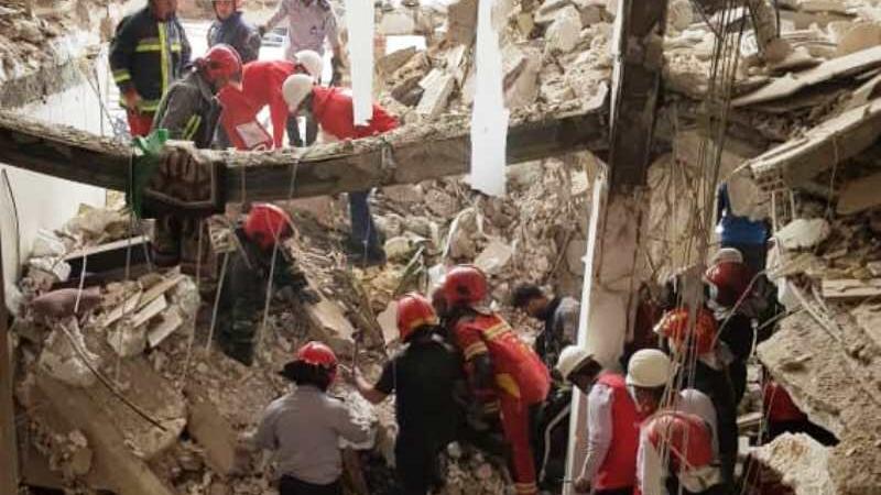 گزارش(2) حادثه انفجار مجتمع مسکونی در اهواز/ 10 نفر مصدوم شدند، یک نفر به مرکز درمانی منتقل شد
